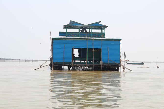 Guided Floating Village Boat Tour in Siem Reap - The 14-kilometer drive from Siem Reap