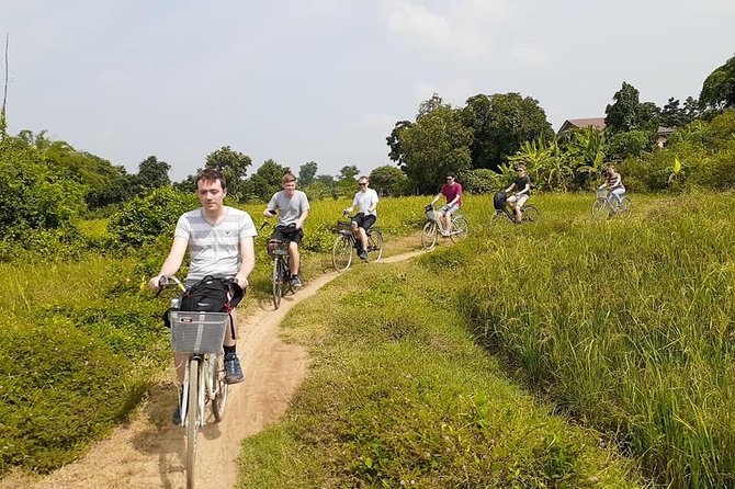 Half day morning bicycle tour to Explore local livelihood and test local snacks - The guide makes the difference