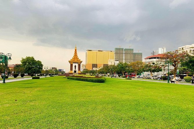 Half-Day Phnom Penh City Tours - Wat Phnom and Independence Monument: symbols of the capital