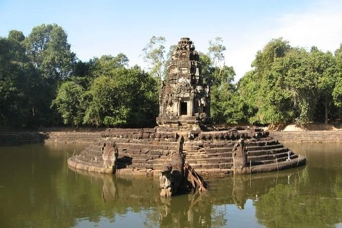 Half-Day Preah Khan and Neak Pean Temples from Siem Reap - Preah Khan: two hours among roots and carved stone