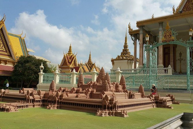 Half-Day Royal Palace, Wat Phnom & Independence Monument Tour - What the private format adds