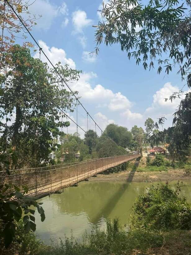 Half-day swing bridge, bamboo train, batcave & Killing cave - The guide can shape the whole day