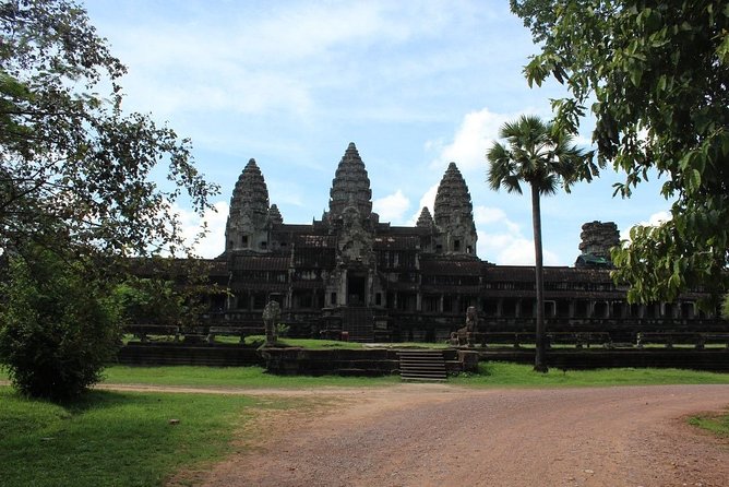 Half Day Tour- Angkor Wat, Ta Promh, Bayon Temple - Who gets the most from this tour