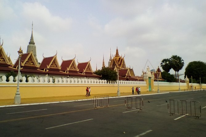 Half Day Tour to Royal Palace, Wat Phnom & Independent Monument - What the $130 private price really buys you