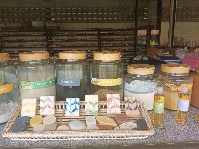 Half Day Trip: Silk Farm, Satcha, and Senteur d'Angkor Tour - Senteurs dAngkor and Cambodian natural products