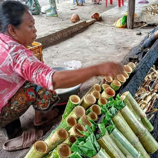 Handicraft tour/rice paper,/rice wine/bat cave Sun Set - Wat Samrong Khong and the difficult history of the Khmer Rouge