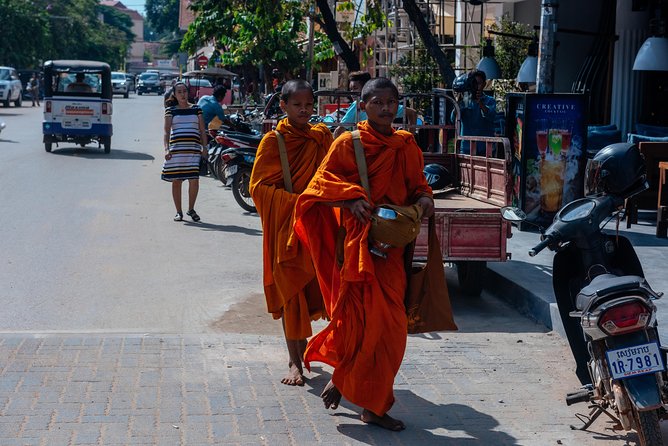 Highlights & Hidden Gems With Locals: Best of Siem Reap Private Tour - Starting at the Old Market and Bodia Spa