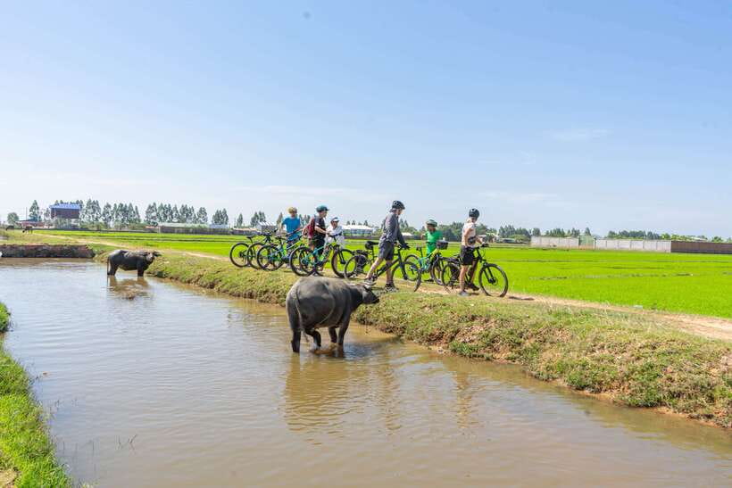 Kampong Phluk: Floating Village Sunset Bike Tour or E-Bike - Why the bicycle changes the day
