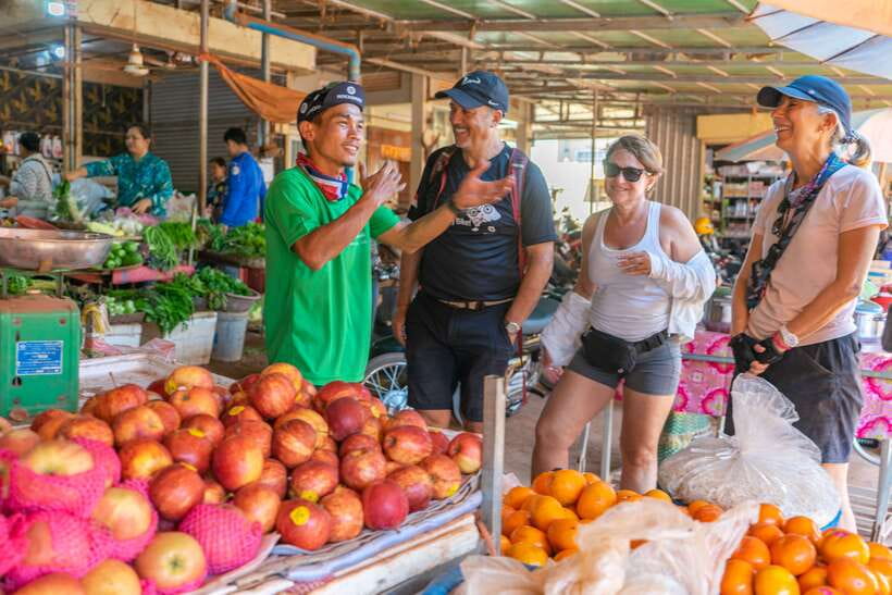 Kampong Phluk: Floating Village Sunset Bike Tour or E-Bike - Reaching Kampong Phluk and its tall stilt houses