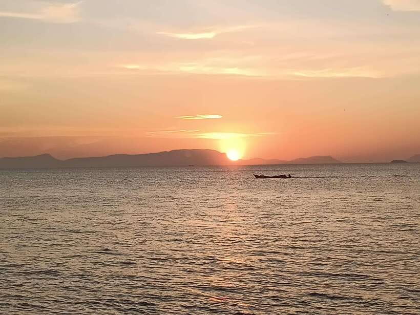 Kampot: Full-day Countryside Tour with Pepper Farm and Kep - Kep Crab Market, Old Buildings, and Beach Time