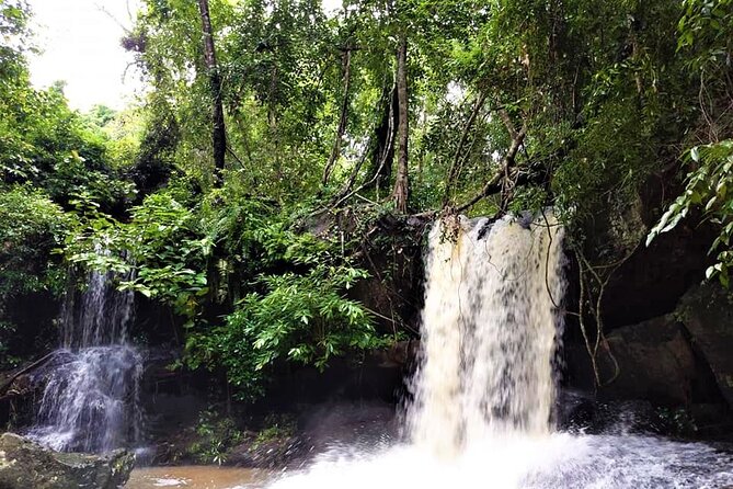 Kbal Spean Trekking Tour with Banteay Srei and Landmine Museum - Guides can shape the whole experience