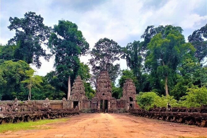 Kbal Spean Trekking Tour with Banteay Srei and Landmine Museum - Who should book this experience