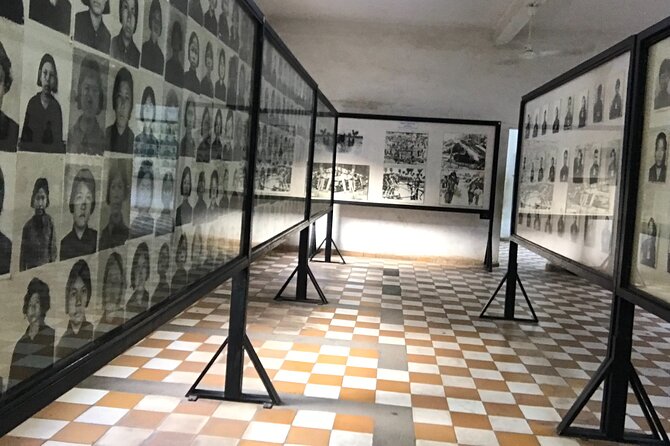 Khmer Rouge, genocide museum &killing field tour - The road to Choeung Ek outside Phnom Penh