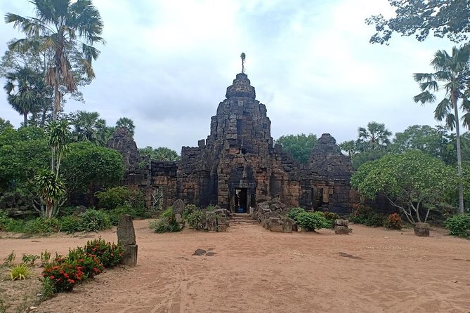 Killing Field & Paddy Rice Fields Tuk Tuk Adventure - Tonle Bati, Ta Prohm, and lunch by the lake