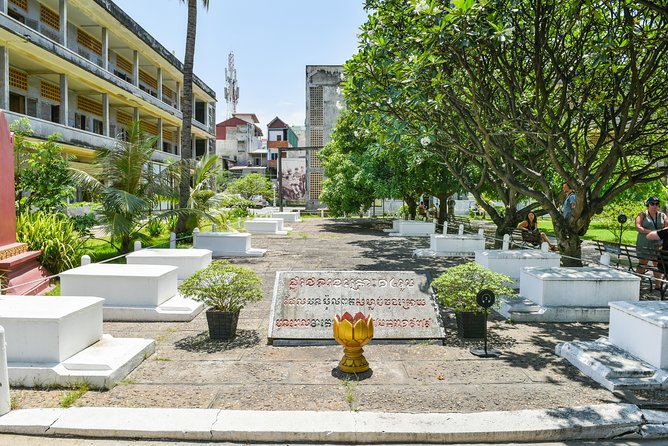 Killing Fields and Prison S21 Bus Tour - Morning or afternoon?