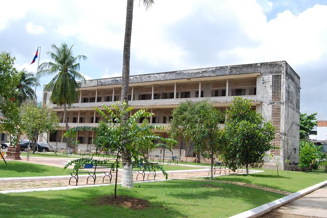 Killing Fields & Toul Sleng Genocide Museum Tickets With Tuk Tuk - Audio support gives you control over the visit