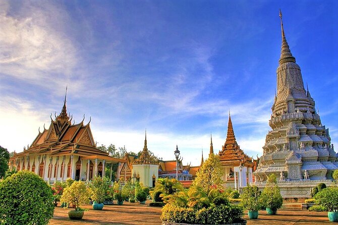 Koh Dach Silk Island and Phnom Penh Full Day Private Tour - The quiet details at Silk Island Community Center
