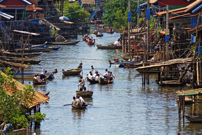 Kompong Khleang Floating Village from Siem Reap - Boarding a private boat on Tonle Sap