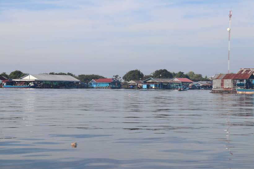 Kompong Khleang Floating Village: Full-Day from Siem Reap - Arriving at Kompong Khleang’s tall stilt homes