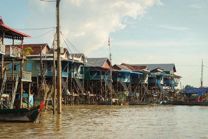 Kompong Khleang Floating Village Half-Day Private Tour - Boarding the boat at Kompong Khleang