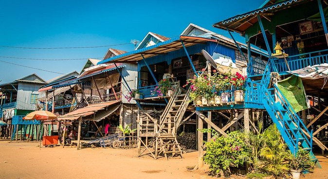 Kompong Phluk Floating village & Mangrove forest cruise - The mangrove canoe depends on the calendar