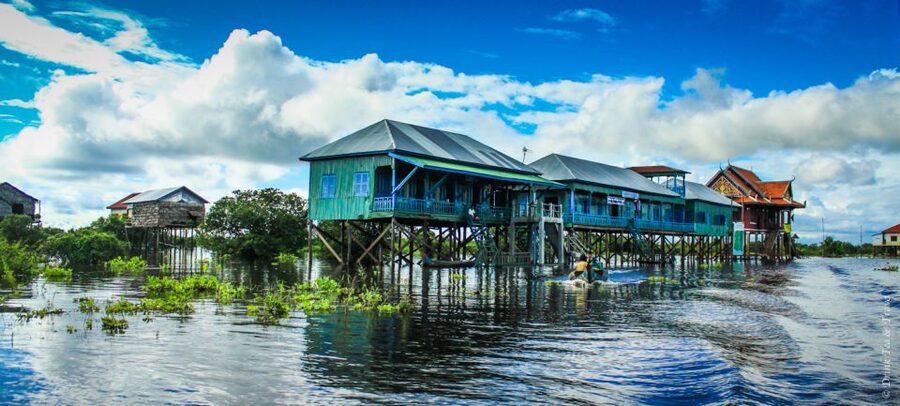 Kompong Phluk Floating Village Tour from Siem Reap - Schools, a pagoda, and the daily rhythm
