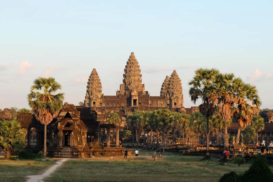 Luxury Private 2-Day Angkor Wat with English or German Guide - Ta Prohm and the quieter small circuit