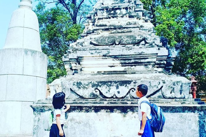 Morning Tour,Ak Phnom temple,Rice wine,Rice Paper, killing Field - Who should book this tour?