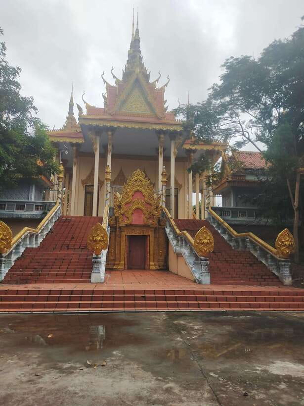 Morning Tuk tuk: City, Handicrafts, Killing field, Temples - Wat Samrong Knong, beauty beside a painful past