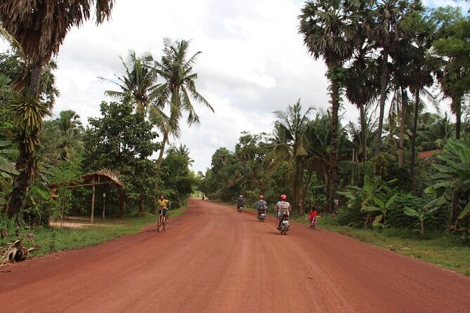 Motobike Countryside Adventure - Full day with lakeside lunch - Why a scooter changes the Siem Reap experience
