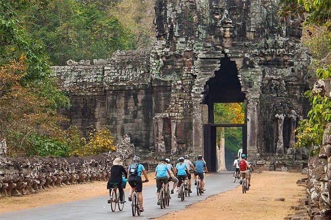 Motobike Countryside Adventure - Full day with lakeside lunch - A Buddhist pagoda and rural religious life