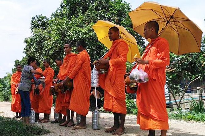 MotoGirl - Day Adventure Tour - Leaving Phnom Penh for Koh Dach