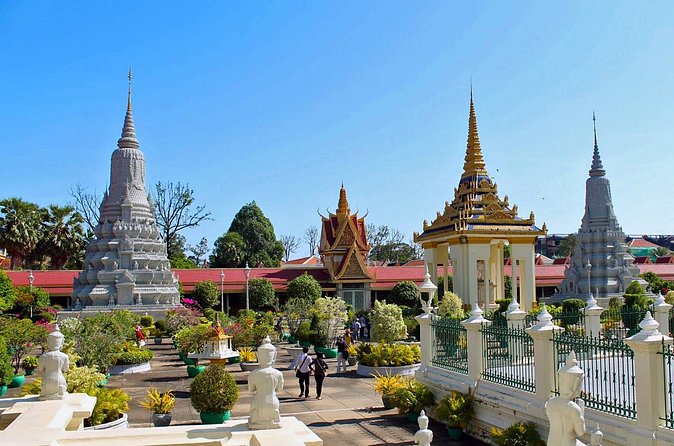 MotoGirl - Day Tour - Wat Phnom and the city’s oldest hill