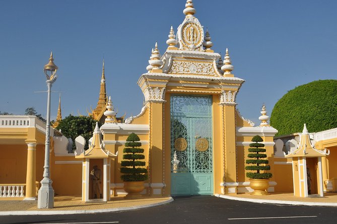 One Day Private Guide Tours History in Phnom Penh Incl. admission - A long day that explains Phnom Penh