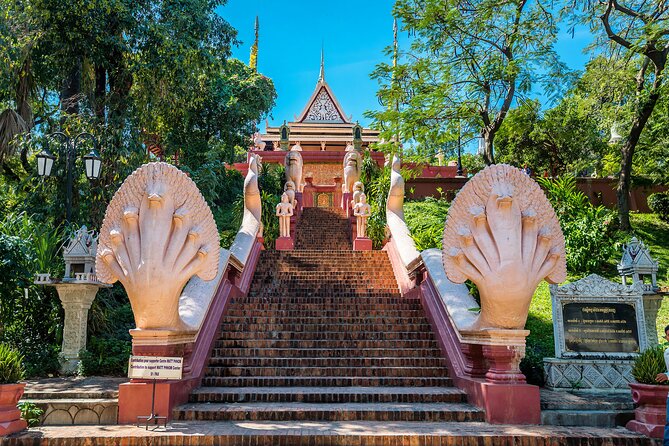 One Day Private Guide Tours History in Phnom Penh Incl. admission - What the private format changes