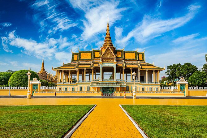 One Day Private Guide Tours History in Phnom Penh Incl. admission - Royal Palace and Silver Pagoda: Cambodia’s royal center