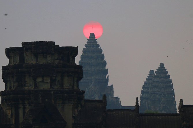 One Day tour with sunrise in car with A/C or Van & Guide. - Angkor Wat with a guide who can add context