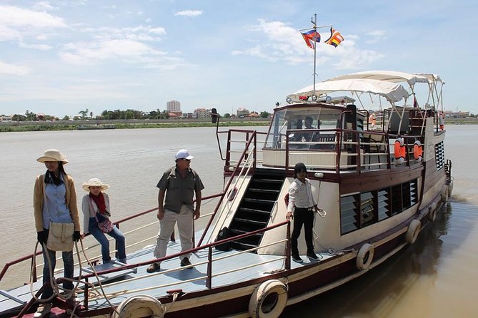 One-Way River cruise/road tour from Phnom Penh to Siem Reap or Siem Reap to PP - On the Mekong and Tonle Sap River