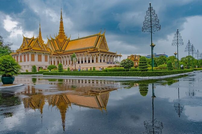 Oudong Mountain and Phnom Penh Full Day Private Tour - Royal Palace and Silver Pagoda: Phnom Penh’s formal heart