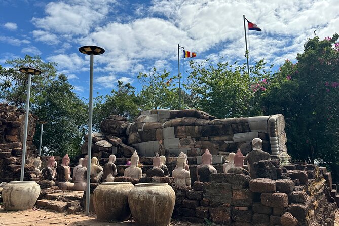 Oudong Mountain History and Pagoda Tour - Wat Arey Kasap: the first Oudong temple