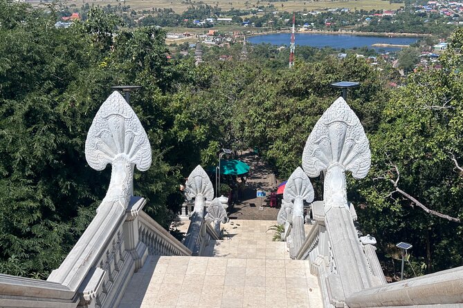 Oudong Mountain History and Pagoda Tour - Phnom Oudong: the main climb and the best views