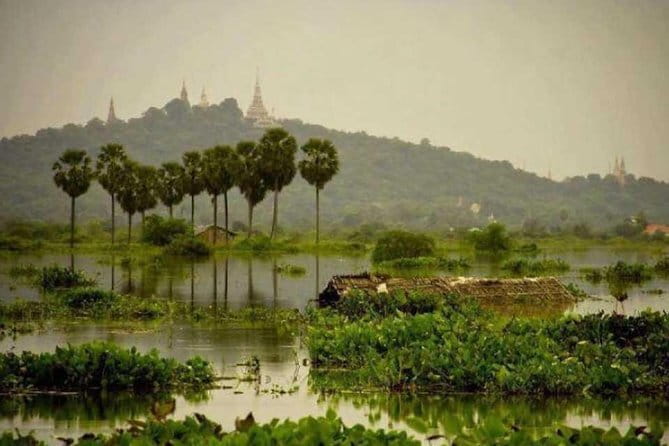Oudong Temples & Phnom Prasith Private Tour from Phnom Penh - Lunch before the long walk at Oudong