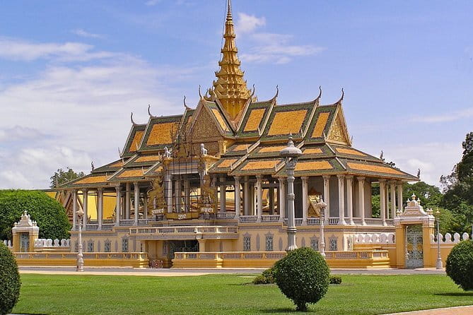 Oudong Temples & Phnom Prasith Private Tour from Phnom Penh - Walking among Oudong’s royal stupas