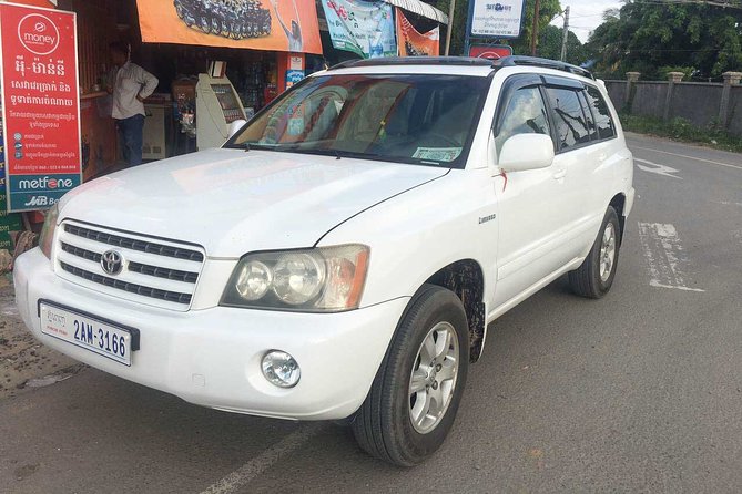 Overland Taxi Transfer From Bangkok - Siem Reap with Private Driver - Walking through Thai immigration