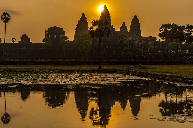 Personalised Angkor Wat Sunrise Tour by an air-conditioned car - Angkor Thom and Bayon, two hours of Khmer power