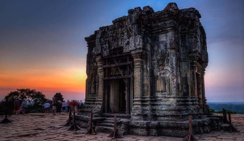 Phnom Bakheng Sunset Tour, Pre Rup, Neak Pean, Preah Khan - Neak Pean and the water around its small island