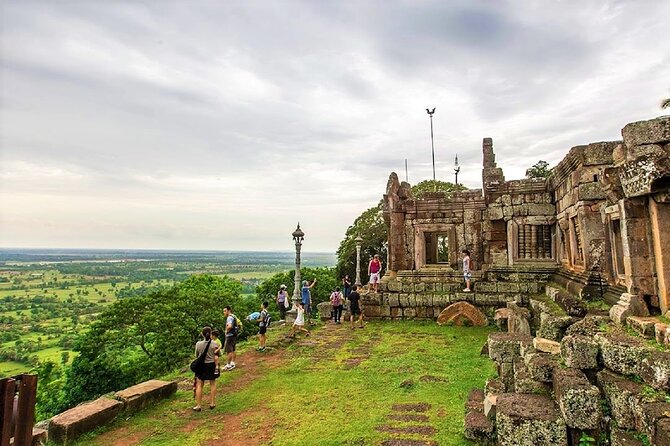 Phnom Chisor & Tonle Bati Private Tours from Phnom Penh - Neang Khmau and Its Dark Brick Towers