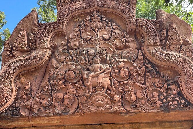 Phnom Kulen Waterfall and Banteay Srei Temple Tour from Siem Reap - The 500-meter River of 1000 Lingas
