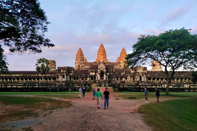 Phnom Penh Airport (KTI) to Siem Reap, Safe Reliable Taxi Driver - Who Should Book This Transfer?
