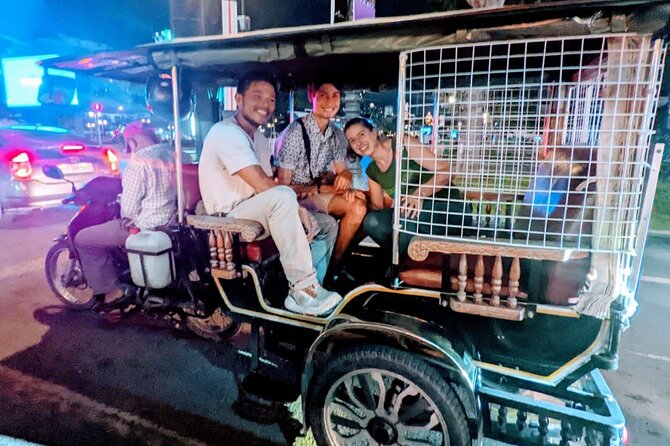 Phnom Penh Authentic Evening Food Tour 100% By Local - Independence Monument and Wat Botum Park